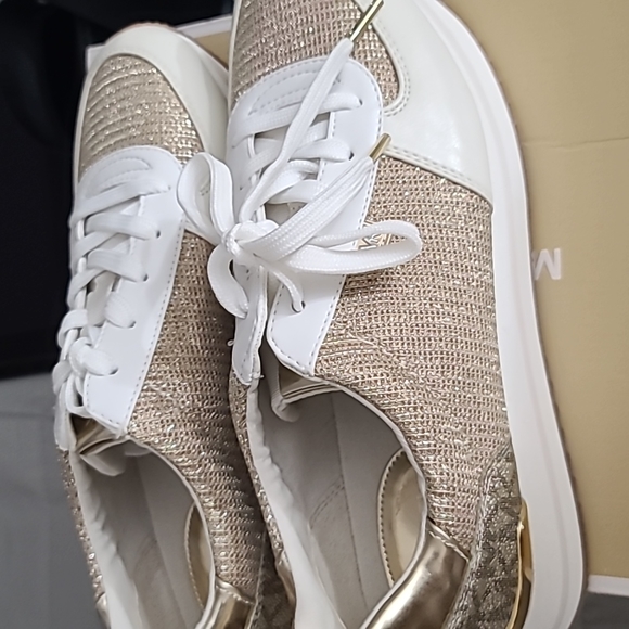 Sneakers - Picture 1 of 4